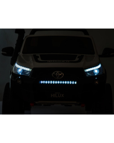 Auto na akumulator duża Toyota Hilux 2osoby PA0250